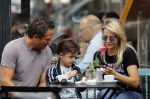 Amsterdam 3 september 2016
 Chantal janzen met man Marco en zoon Jasmes ijsje eten