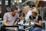 Amsterdam 3 september 2016
 Chantal janzen met man Marco en zoon Jasmes ijsje eten