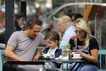 Amsterdam 3 september 2016
 Chantal janzen met man Marco en zoon Jasmes ijsje eten
