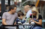 Amsterdam 3 september 2016
 Chantal janzen met man Marco en zoon Jasmes ijsje eten