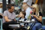 Amsterdam 3 september 2016
 Chantal janzen met man Marco en zoon Jasmes ijsje eten