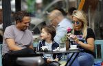 Amsterdam 3 september 2016
 Chantal janzen met man Marco en zoon Jasmes ijsje eten