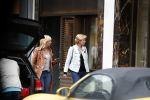 Amsterdam 21 juni 2016 
Claudia de Breij met haar vriendin Jessica v Geel op de pc hooftstraat