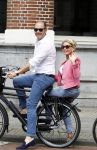 Amsterdam 7 juli 2016 
Connie Witteman met haar vriend Eugene v Dun op de fiets in Amsterdam.