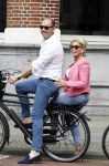 Amsterdam 7 juli 2016 
Connie Witteman met haar vriend Eugene v Dun op de fiets in Amsterdam.