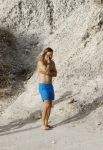 Ibiza 17 augustus 2016
David Guetta met zijn kinderen Tim en Angie op het strand bij Cala tarida. (dochter mint groienen bikini en zoon donkerblauwe zwembroek met rode en licht blauwe bies)