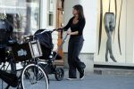 Amsterdam 30 augustus 2016
Debby Petter achter de kinderwagen.
