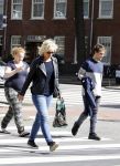 Amsterdam 10 augustus 2016  
Eva Jinek op straat in Amsterdam zuid.