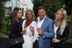 Soest 1 september 2016
Frank en Sandra Masmeijer vieren hun trouwdag met dochters Charlotte en Michelle en schoonzoon bij restaurant t Spiehuis.