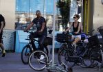 Amsterdam 25 augustus 2016
Frank Rijkaard met zijn vrouw Stephanie op de fiets.