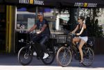 Amsterdam 25 augustus 2016
Frank Rijkaard met zijn vrouw Stephanie op de fiets.