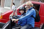 Amsterdam 2 september 2016 
Hans Jorritsma met zijn zoon op een vespa scooter