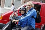 Amsterdam 2 september 2016 
Hans Jorritsma met zijn zoon op een vespa scooter