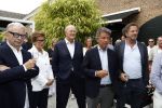 Naarden Vesting 6 september 2016
Presentatei boek DOEN van Jan des Bouvrie bij het arsenaal.
Monique en zoon Jan zijn ook aanwezig. Joop v d Ende Yves Gijraths en Herman Heinsbroek