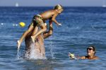 ibiza 19 augustus 2016
Herman den Blijker en zijn vrouw Jacqueline met zoon Matz op vakantie op ibiza.