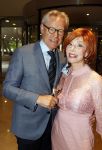 Amsterdam 4 september 2016
Modeshow Paul Schulten in Hotel Okura. Marijke Helwegen met man (middelvinger)