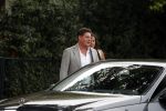 Amsterdam 2 september 2016 
Martijn Krabbe en zijn vriendin Noi Pakon verlaten zijn huis om in een taxite stappen.