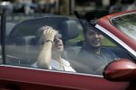 Amsterdam 28 juni 2016
Marvin Breukhoven met (een) vriend in zijn bmw cabrio.