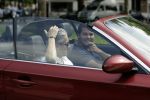 Amsterdam 28 juni 2016
Marvin Breukhoven met (een) vriend in zijn bmw cabrio.