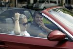 Amsterdam 28 juni 2016
Marvin Breukhoven met (een) vriend in zijn bmw cabrio.