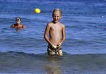 ibiza 19 augustus 2016
Herman den Blijker en zijn vrouw Jacqueline met zoon Matz op vakantie op ibiza.