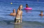 ibiza 19 augustus 2016
Herman den Blijker en zijn vrouw Jacqueline met zoon Matz op vakantie op ibiza.