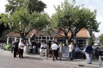 Blaricum 6 september 2016
Surprise party voor Willibrord Frequin zijn 75e verjaardag bij  Moeke Spijstra.
Zijn vriendin kinderen en kleinkinderen zijn natuurlijk aanwezig.