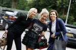 Amsterdam 12 augustus 2016
Nikkie Plessen gaat op de foto met twee dames in amsterdam . Selfie