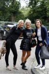 Amsterdam 12 augustus 2016
Nikkie Plessen gaat op de foto met twee dames in amsterdam . Selfie