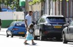 Amsterdam 23 augustus 2016 
Ruben Nicolai met zijn dochter op straat