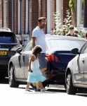 Amsterdam 23 augustus 2016 
Ruben Nicolai met zijn dochter op straat