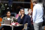 Amsterdam 10 augustus 2016
Ruud Gullit samen met zijn dochter Joelle op terras. Ruud bekijkt samen met haar zijn nieuwe boek.
