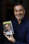 Amsterdam 10 augustus 2016
Ruud Gullit samen met zijn dochter Joelle op terras. Ruud bekijkt samen met haar zijn nieuwe boek.