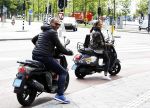 Amsterdam 10 augustus 2016
Ruud Gullit samen met zijn dochter Joelle op terras. Ruud bekijkt samen met haar zijn nieuwe boek.