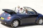 ibiza 27 juni 2016
Sonja Bakker met man Jan Reus en zoon Bram bij cala Bassa. Ze rijden in een VW kever cabrio.