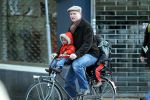 Amsterdam 26 februari 2004
Stefan Nugter met kinderen op de fiets in de sneeuw
Peter Smulders bv