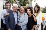 Blaricum 6 september 2016
Surprise party voor Willibrord Frequin zijn 75e verjaardag bij  Moeke Spijstra.
Zijn vriendin kinderen en kleinkinderen zijn natuurlijk aanwezig.