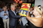 Blaricum 6 september 2016
Surprise party voor Willibrord Frequin zijn 75e verjaardag bij  Moeke Spijstra.
Zijn vriendin kinderen en kleinkinderen zijn natuurlijk aanwezig. Viola Holt