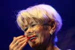 Weert, 26 Augustus 2017
Anneke Gronloh in rolstoel en tijdens optreden tgv 100e verjaardag Johnny Hoes