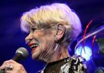 Weert, 26 Augustus 2017
Anneke Gronloh in rolstoel en tijdens optreden tgv 100e verjaardag Johnny Hoes
