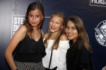 Apeldoorn 2 september 2017
Premiere Spaak in Omnisport . De hoofdrollen worden oa gespeeld door Tim Douwsma Aart Staartjes en Saskia Elise. Steven de Jong is de producent
Annemiek de Jong (dochter Steven de Jong) met vriendinnen