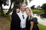 Eiland van Maurik 4 september 2017
Groepsfoto met Nicolette Kluijver en Dennis Weening met Marieke Elsinga, Anouk Hoogendijk, Roeland Fernhout, Niels Gomperts, Carolina Dijkhuizen, Henk Poort, Joelle Witschge, Richard Witschge, Shelly Sterk, Soundos El Ahmadi, Danny Froger, Kaj Gorgels, Nicole Buch en Brace. tijdens de persviewing van Expeditie Robinson 2017 op het Eiland van Maurik