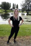Eiland van Maurik 4 september 2017
Groepsfoto met Nicolette Kluijver en Dennis Weening met Marieke Elsinga, Anouk Hoogendijk, Roeland Fernhout, Niels Gomperts, Carolina Dijkhuizen, Henk Poort, Joelle Witschge, Richard Witschge, Shelly Sterk, Soundos El Ahmadi, Danny Froger, Kaj Gorgels, Nicole Buch en Brace. tijdens de persviewing van Expeditie Robinson 2017 op het Eiland van Maurik