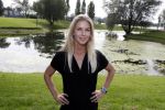 Eiland van Maurik 4 september 2017
Groepsfoto met Nicolette Kluijver en Dennis Weening met Marieke Elsinga, Anouk Hoogendijk, Roeland Fernhout, Niels Gomperts, Carolina Dijkhuizen, Henk Poort, Joelle Witschge, Richard Witschge, Shelly Sterk, Soundos El Ahmadi, Danny Froger, Kaj Gorgels, Nicole Buch en Brace. tijdens de persviewing van Expeditie Robinson 2017 op het Eiland van Maurik