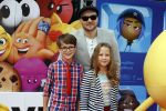 Amsterdam 2 augustus 2017  
Premiere emoji de film in pathe arena. Arjen Lubach met kinderen van zijn vriendin