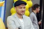 Amsterdam 2 augustus 2017  
Premiere emoji de film in pathe arena. Arjen Lubach met kinderen van zijn vriendin