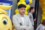 Amsterdam 2 augustus 2017  
Premiere emoji de film in pathe arena. Arjen Lubach met kinderen van zijn vriendin