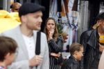 Amsterdam 2 augustus 2017  
Premiere emoji de film in pathe arena. dame bij 
Arjen Lubach dame