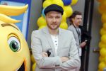 Amsterdam 2 augustus 2017  
Premiere emoji de film in pathe arena. Arjen Lubach met kinderen van zijn vriendin