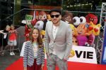 Amsterdam 2 augustus 2017  
Premiere emoji de film in pathe arena. Arjen Lubach met kinderen van zijn vriendin